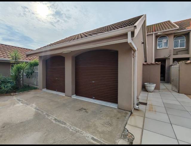 3 BEDROOM TOWNHOUSE FOR SALE IN THREE RIVERS PROPER